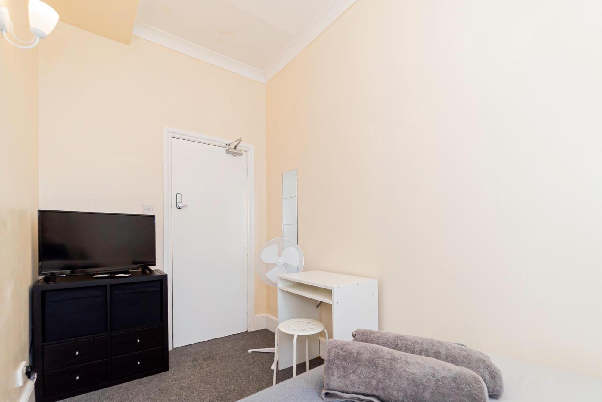 Shirley House 5, Guest House, Self Catering, Self Check In With Smart Locks, Use Of Fully Equipped Kitchen, Close To City Centre, Ideal For Longer Stays And Fawley Contractors Southampton Ngoại thất bức ảnh