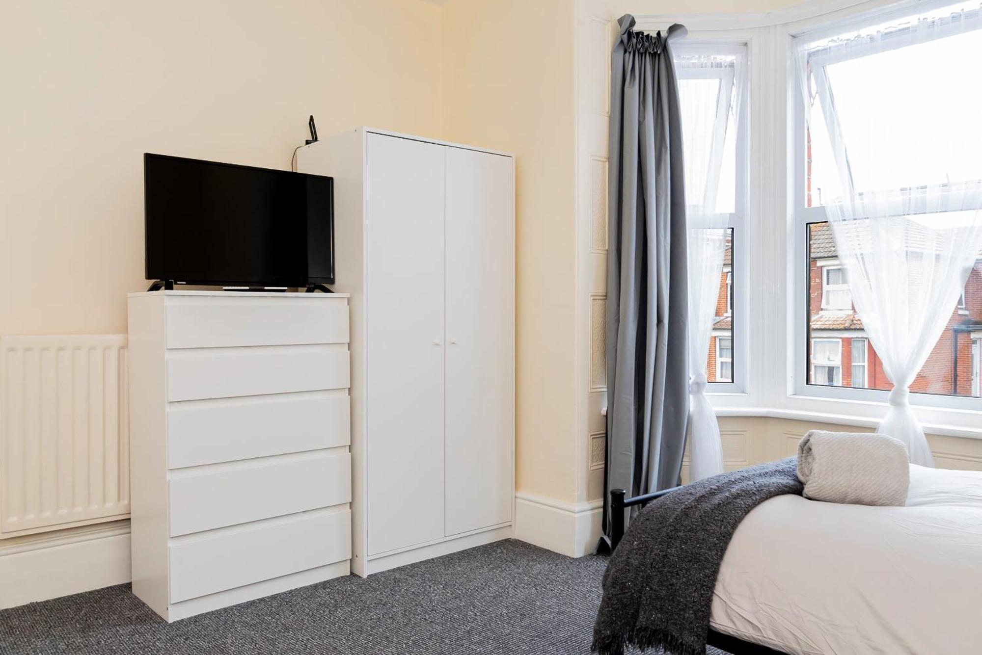 Shirley House 5, Guest House, Self Catering, Self Check In With Smart Locks, Use Of Fully Equipped Kitchen, Close To City Centre, Ideal For Longer Stays And Fawley Contractors Southampton Ngoại thất bức ảnh