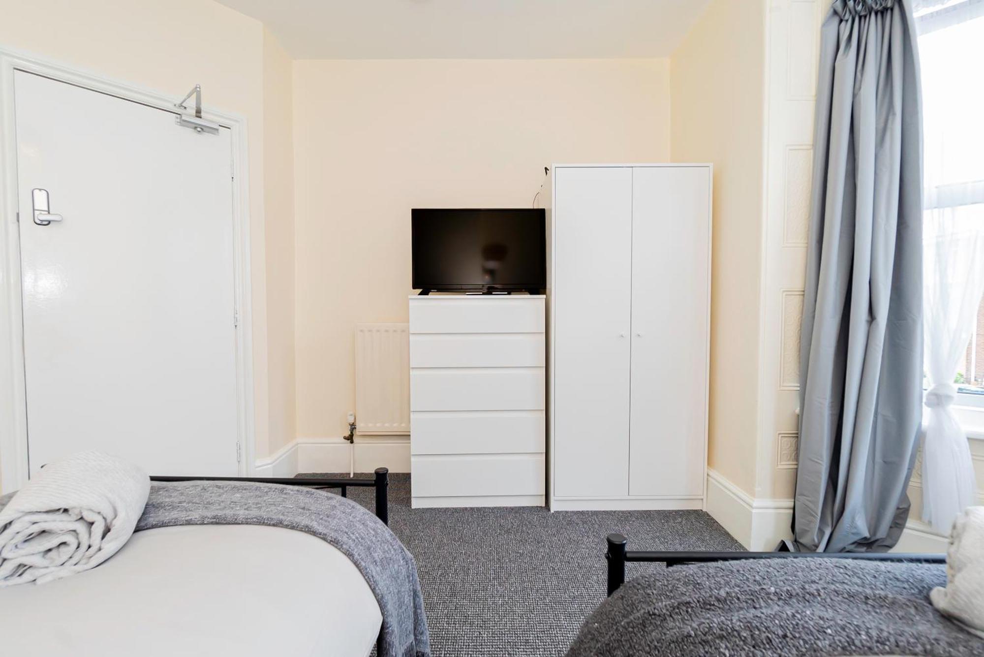 Shirley House 5, Guest House, Self Catering, Self Check In With Smart Locks, Use Of Fully Equipped Kitchen, Close To City Centre, Ideal For Longer Stays And Fawley Contractors Southampton Ngoại thất bức ảnh
